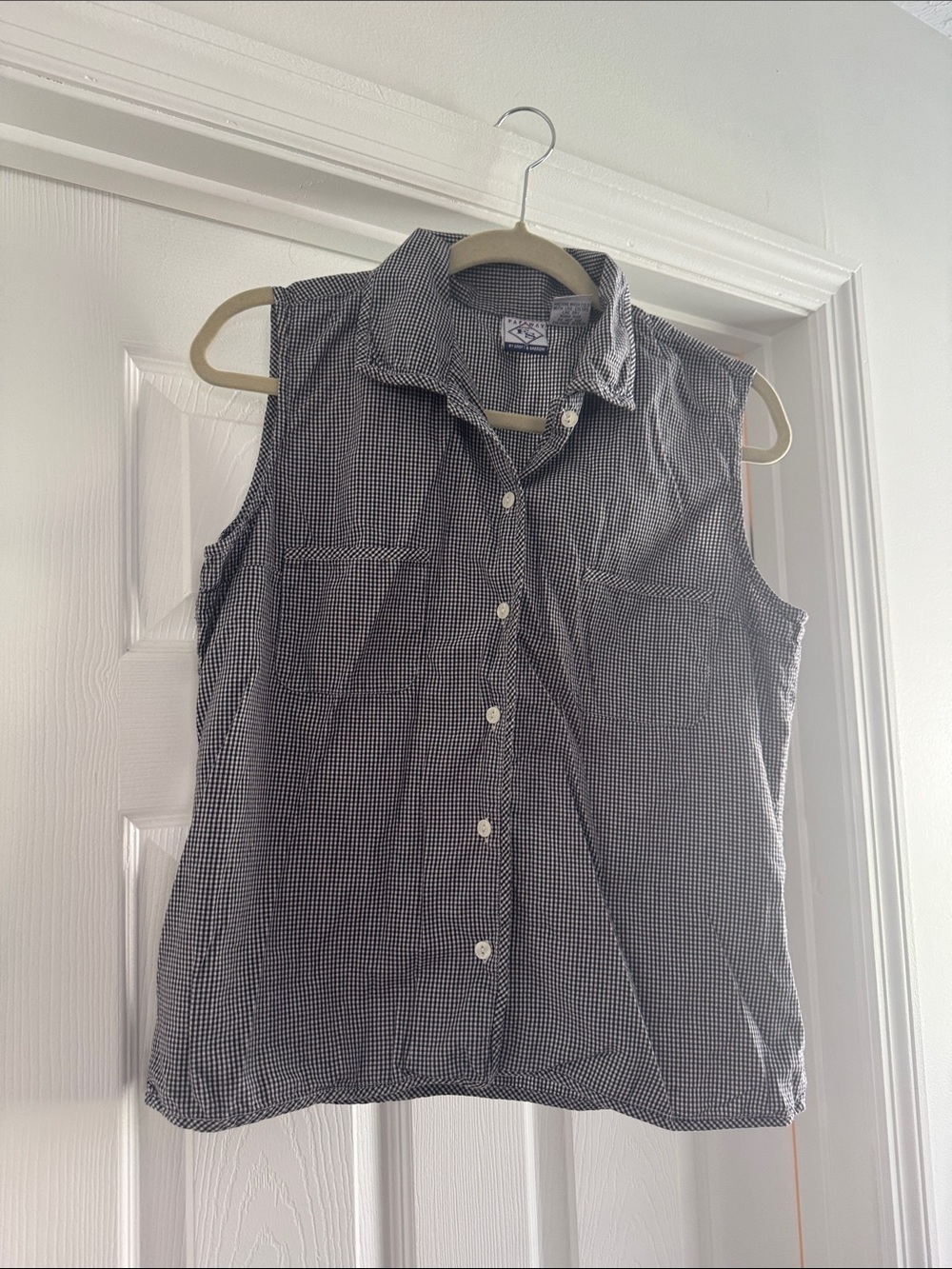 100% cotton croft & barrow Black and White Sleeveless Button-Down Check Shirt